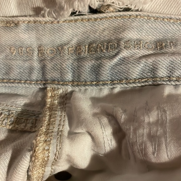 AEO 90’s Boyfriend Distressed Shorts 🤍 - Picture 17 of 17